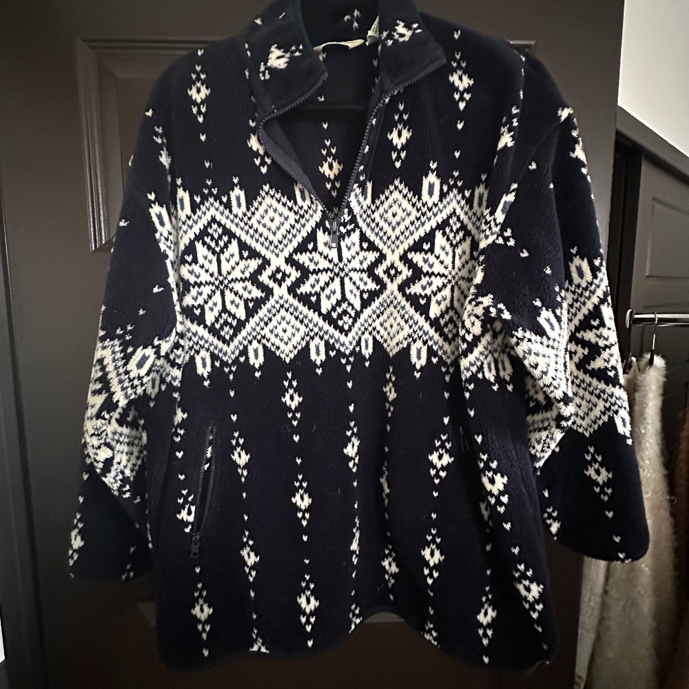 EDDIE BAUER WINTER MOTIF FLEECE IN NAVY HALF ZIP L